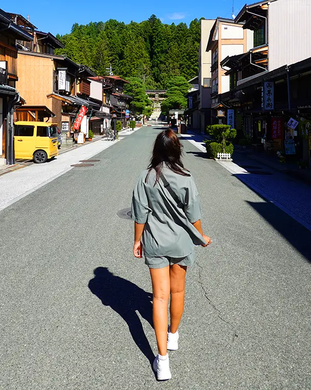 Noelia por las calles de Takayama, Alpes Japoneses