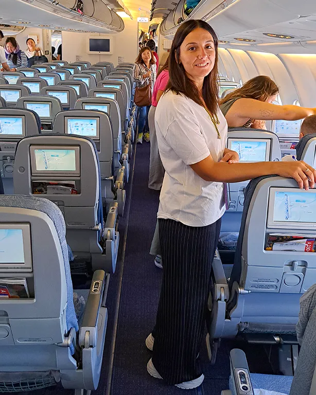 Noelia interior avión para volar de una ciudad de Japón a otra