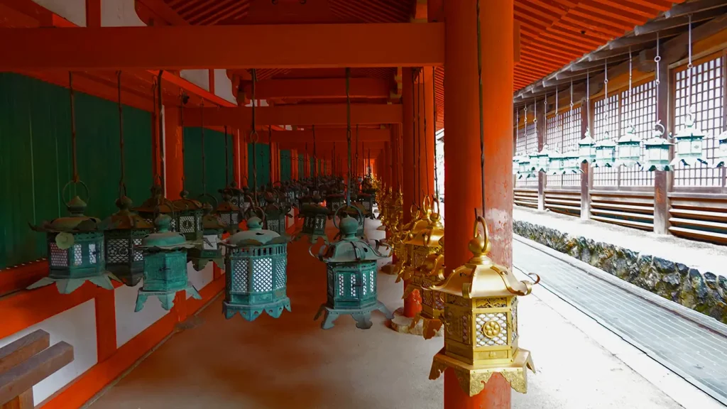 Linternas de bronce en Kasuga Taisha.
