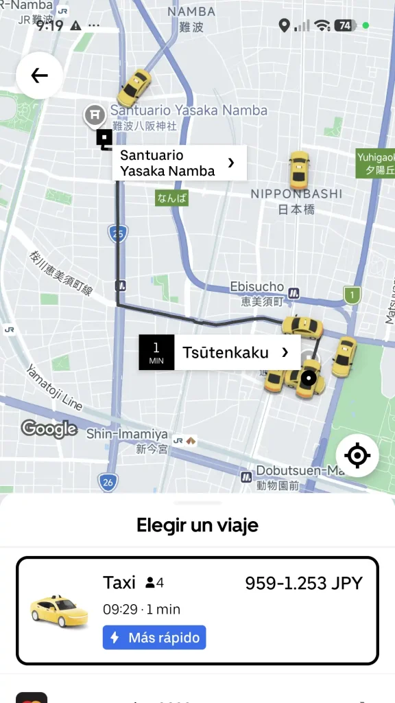 Captura de pantalla de la aplicación Uber solicitando un trayecto corto en Osaka, mostrando el precio estimado en yenes.