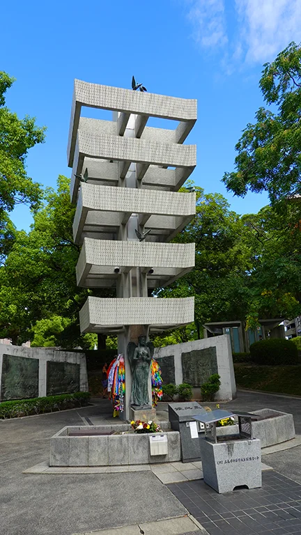 Monumento a los Estudiantes Movilizados en el Parque de la Paz de Hiroshima.