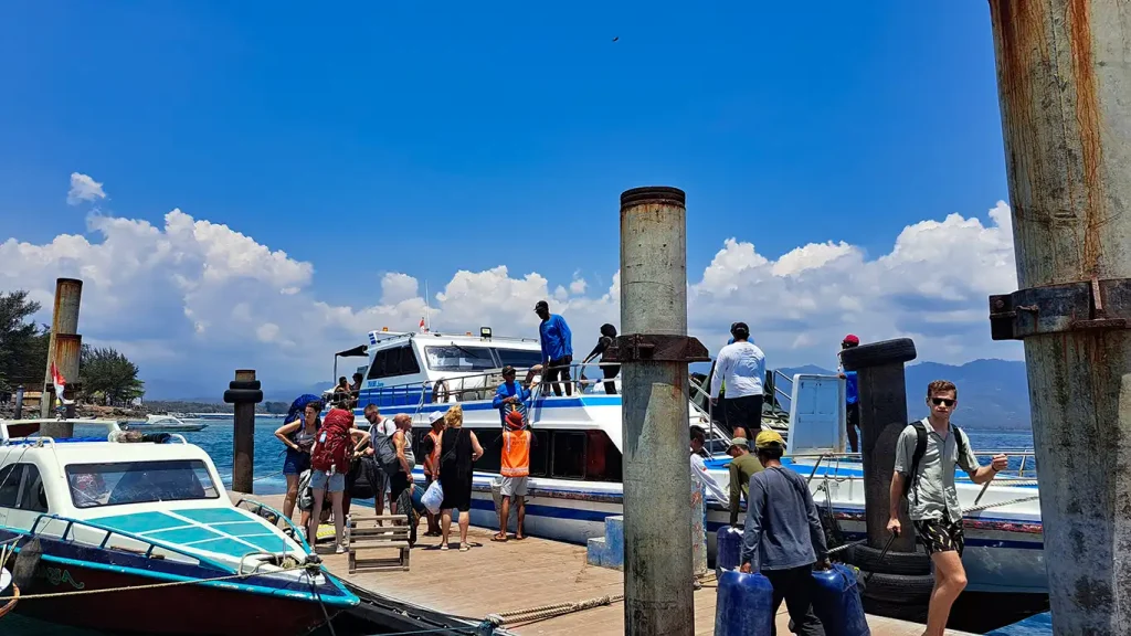 Lancha rápida (speedboat) utilizada para llegar a las Islas Gili desde Bali.