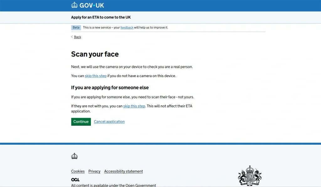 Pantalla de escaneo facial durante la solicitud de la ETA.