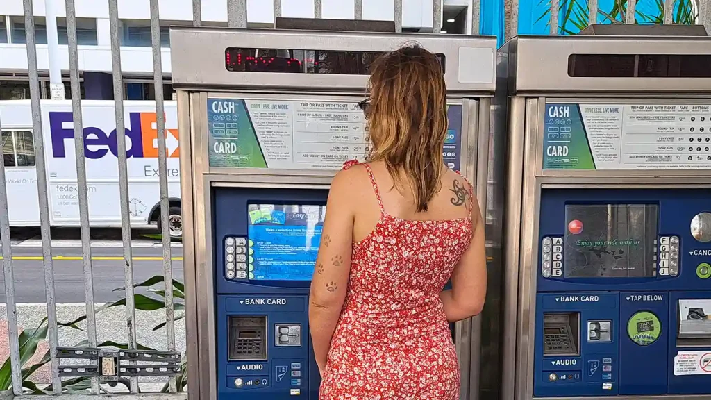 Máquinas para comprar y recargar tarjetas EASY en Miami.