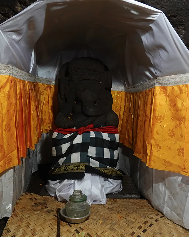 Estatua de Ganesha en el interior de Goa Gajah, Bali.