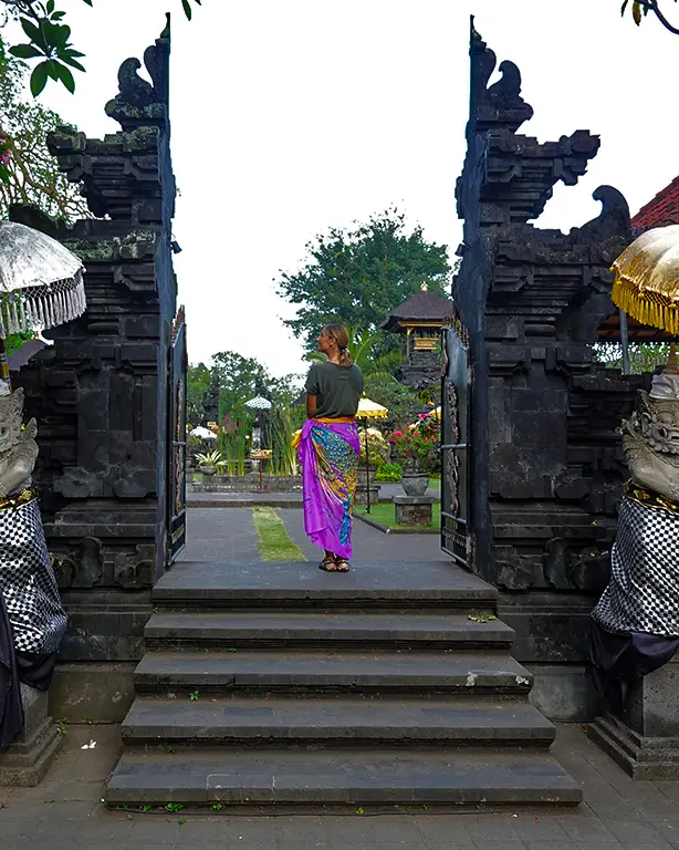 Patios del templo Pura Goa Lawah.