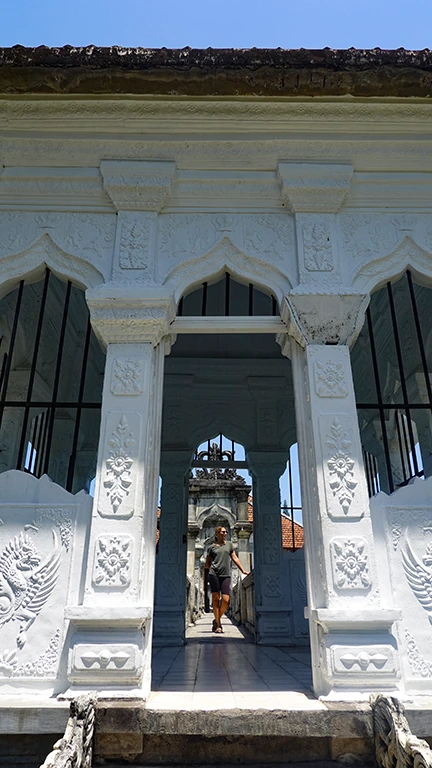 Edificio del antiguo palacio de Taman Ujung.