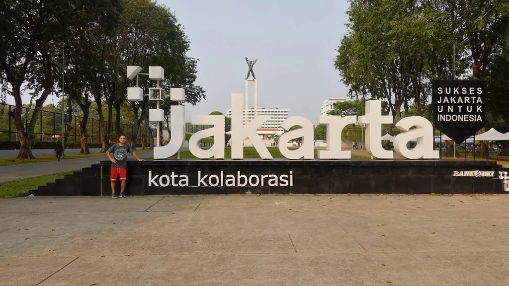 Cartel de Jakarta Kota Kolaborasi en Yakarta.