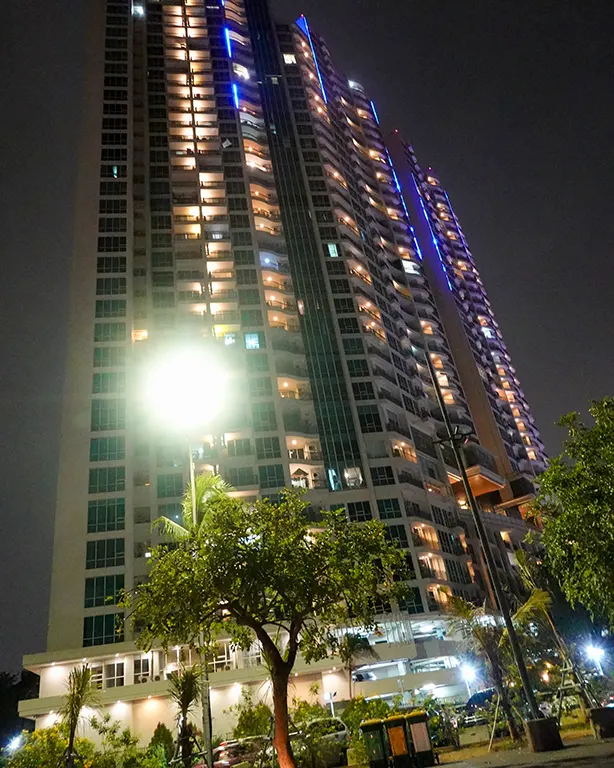 Zona de Ancol de noche en Yakarta.