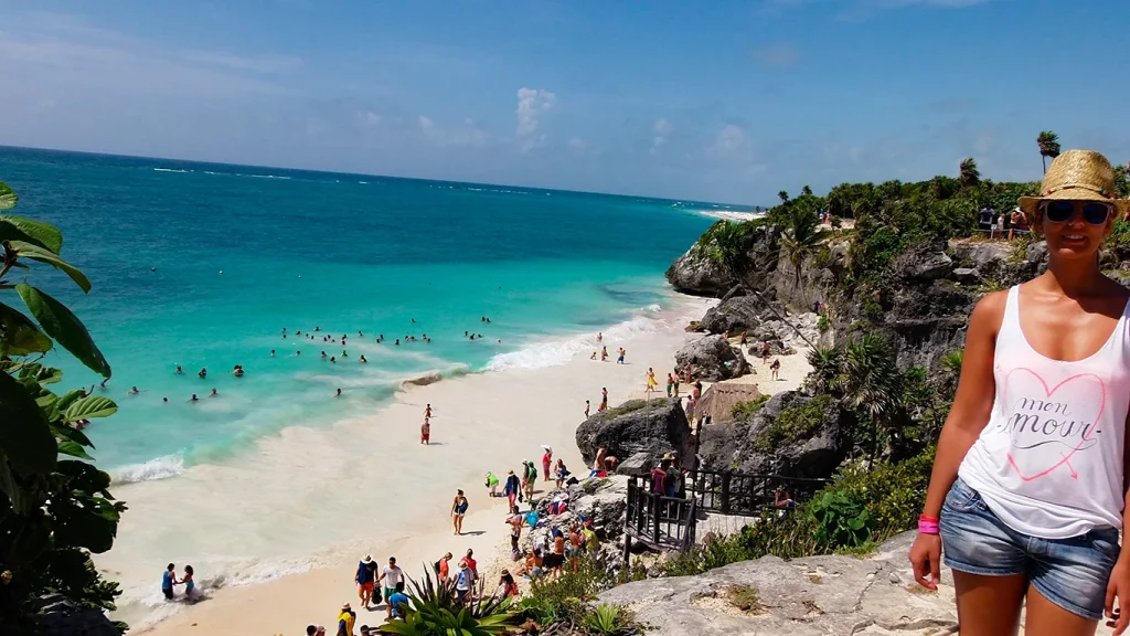 Noelia en las ruinas de Tulum