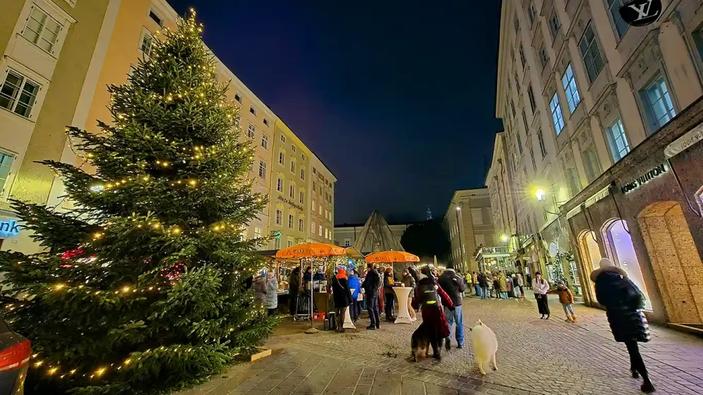 Adventmarkt am Alten Markt en Salzburgo.