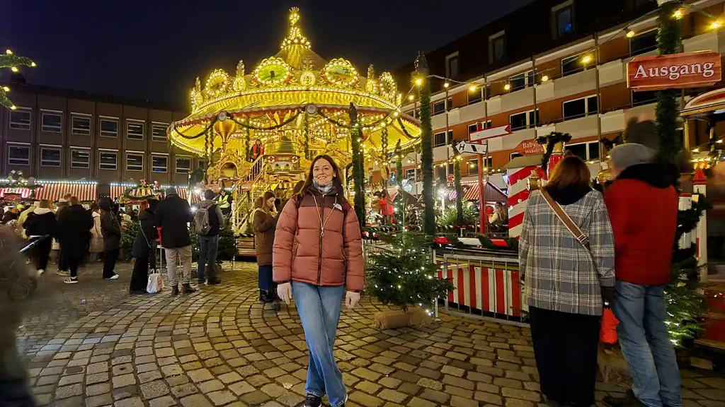 Kinderweihnacht de Núremberg con su carrusel iluminado.