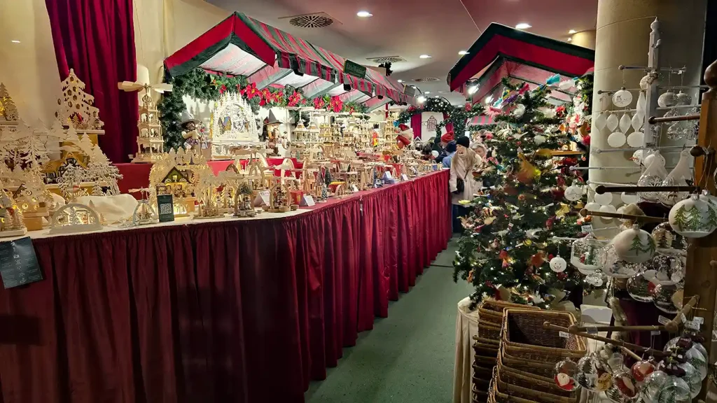 Decoración navideña en la tienda Käthe Wohlfahrt de Núremberg.