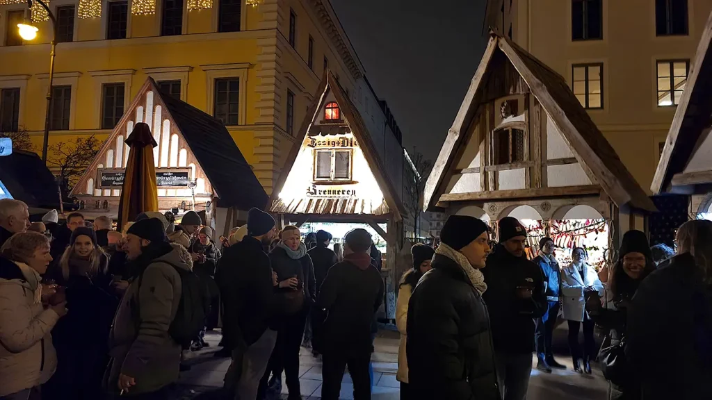 Mercado medieval de Navidad de Wittelsbacherplatz en Múnich.