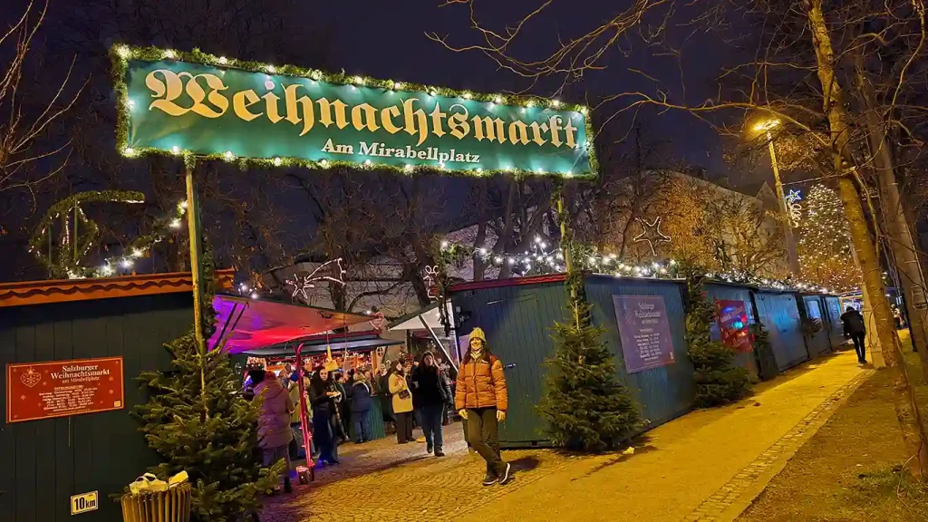 Mercadillo de Navidad de Mirabellplatz en Salzburgo.