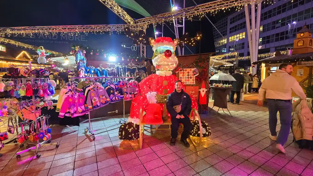 Papá Noel gigante en un mercado navideño de Múnich.
